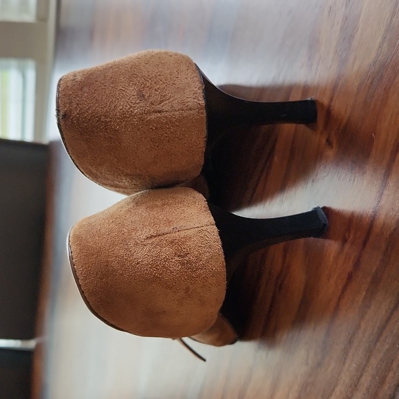 Sexy Suede Buckle Heels, Size 38, (8), Brass Buckles, Pointed, Cute - Picture 6 of 8